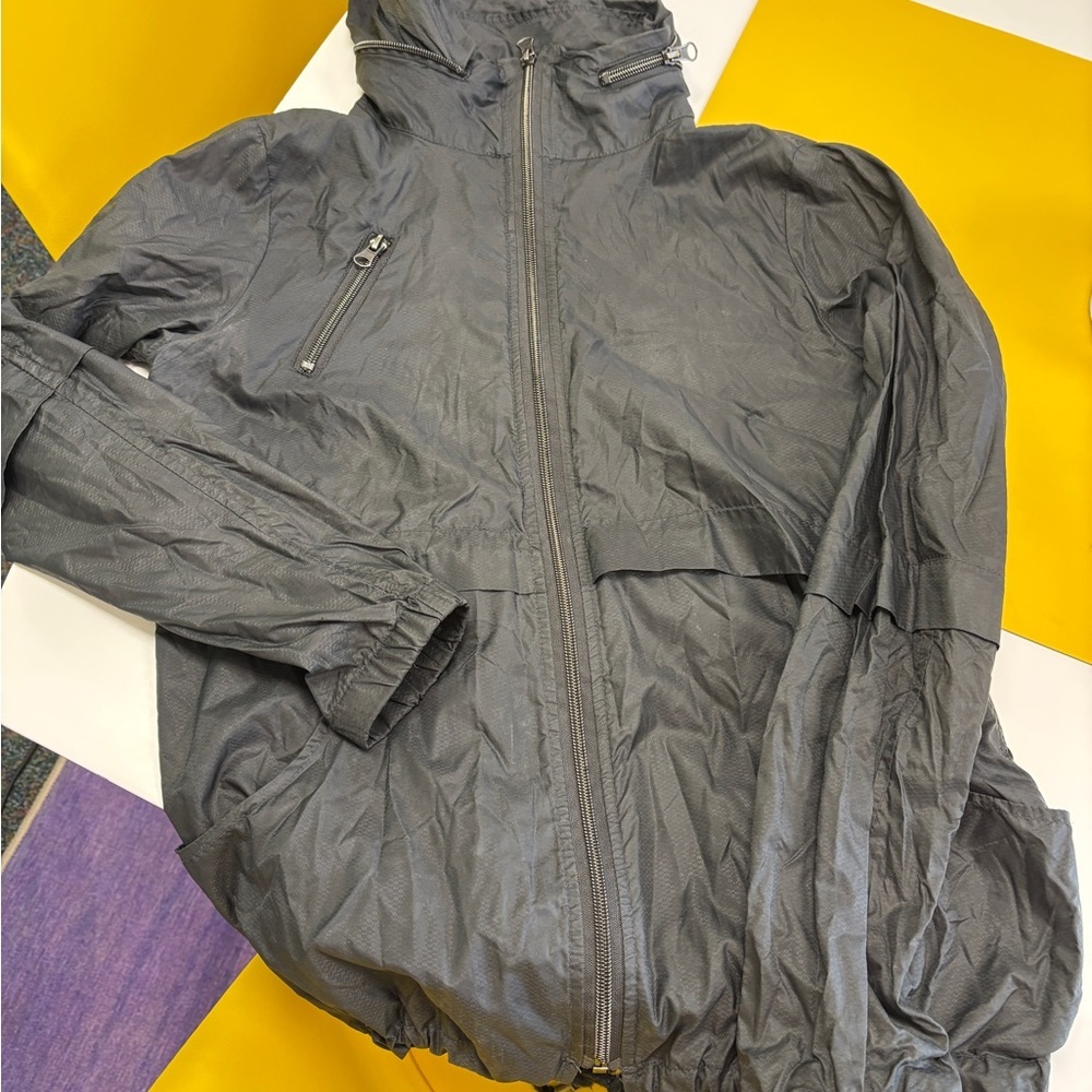 Saks Fifth Ave women’s black windbreaker Hooded Jacket size small